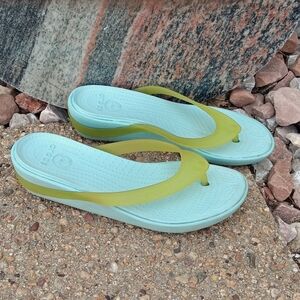 Crocs thong strap wedge sandals women's 7